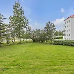 Charming 2-Bedroom Apartment - Ideal Location